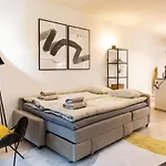 Stylish Scandinavian - Sauna, Harbor & Free Parking * 赫尔辛基