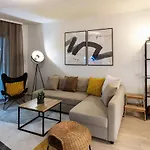 Stylish Scandinavian - Sauna, Harbor & Free Parking *