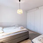 Stylish Scandinavian - Sauna, Harbor & Free Parking *